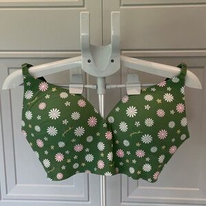 PINK Victoria's Secret Green and Pink Bra Intimates